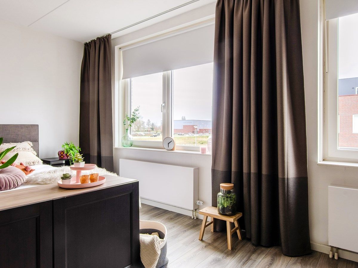 Jaga Strada Hybrid lage temperatuur radiator sfeeropstelling in woonkamer